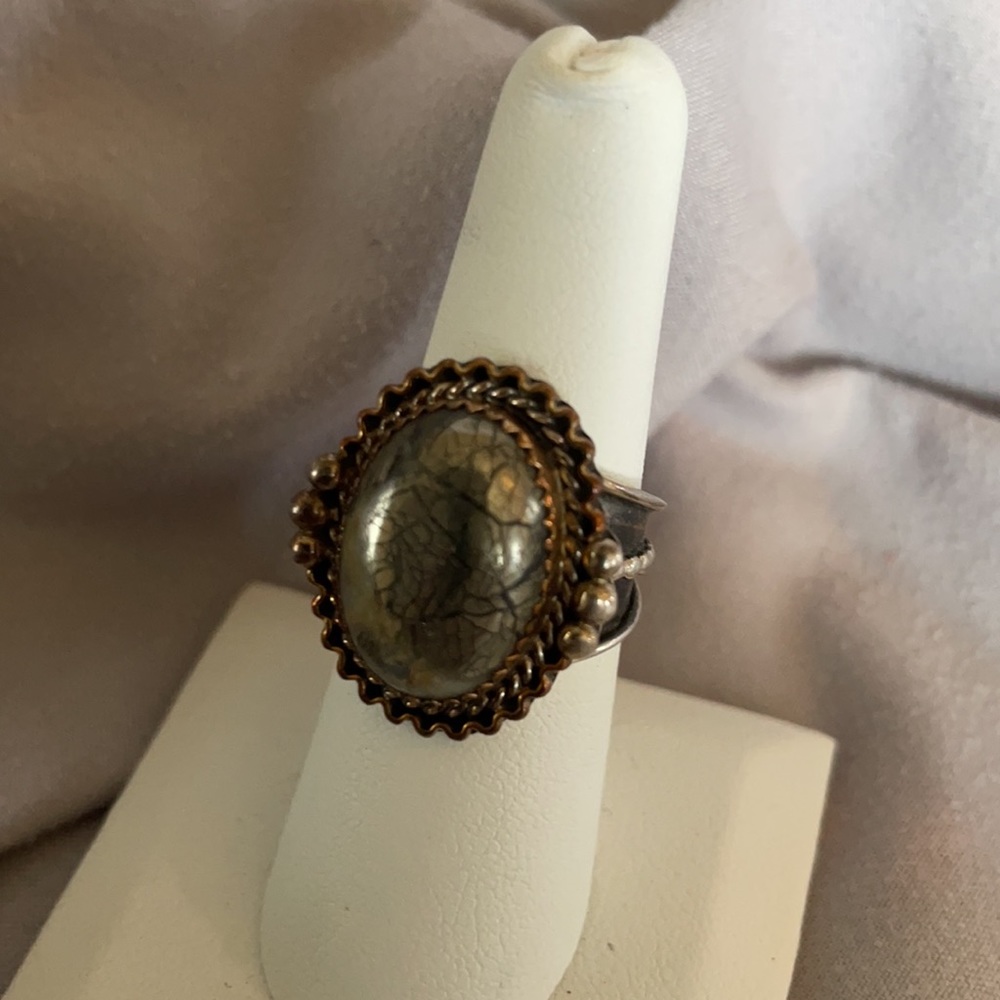 Vintage Ring - Picture 4 of 10